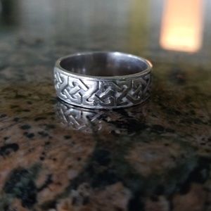 Mens 10k WG Celtic ring
